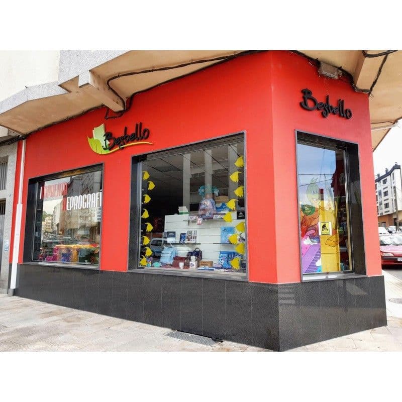 Fachada da tenda Besbello en Chantada